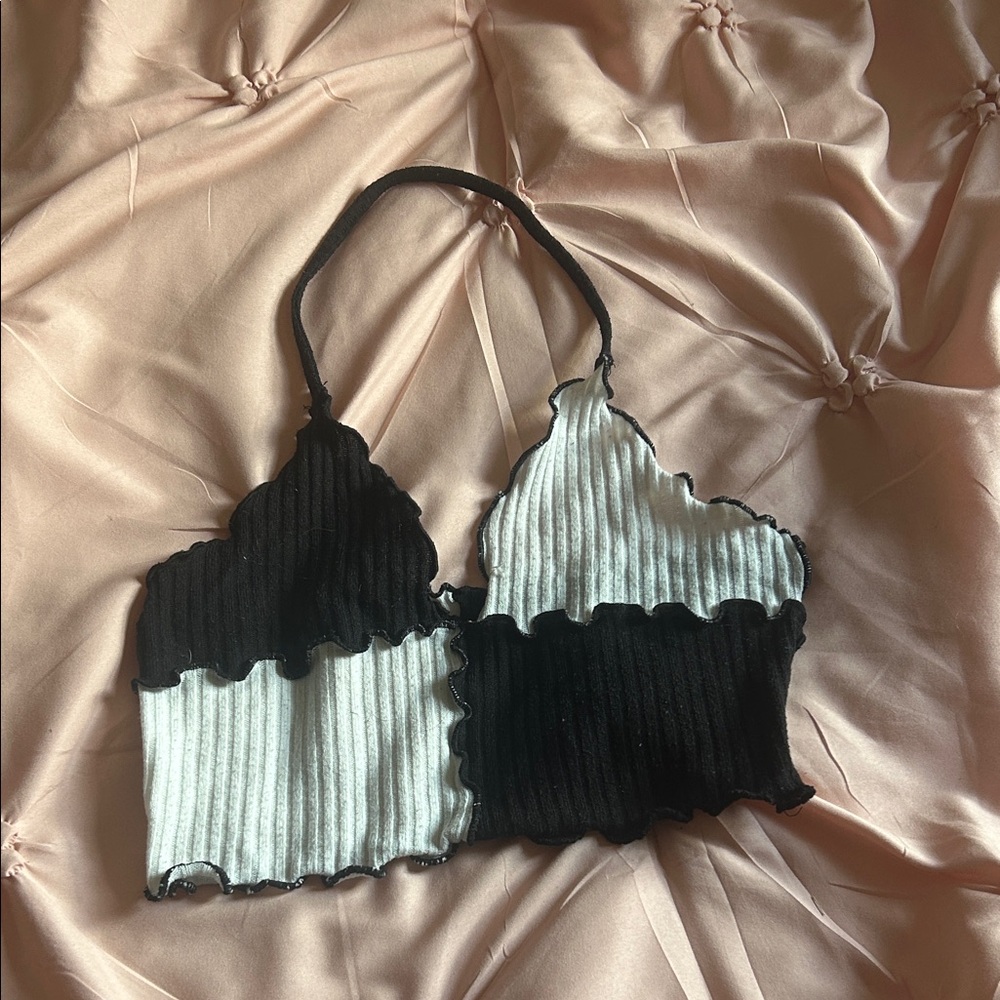 SHEIN Black and White Ribbed Crop Top